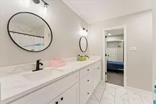 48 Bayou Pointe Dr, Houston, TX 77063 - Photo 32