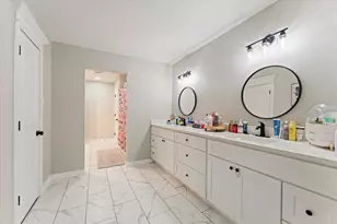 48 Bayou Pointe Dr, Houston, TX 77063 - Photo 26