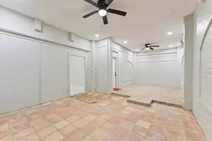 48 Bayou Pointe Dr, Houston, TX 77063 - Photo 22