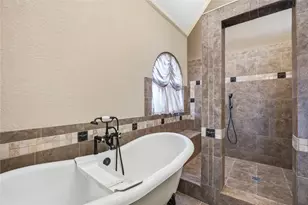 708 Bayou Crest Cir, Dickinson, TX 77539 - Photo 16