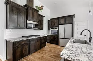 525 Little Spg Ct, Anahuac, TX 77514 - Photo 14