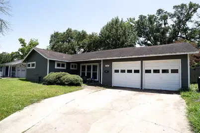 316 Carnation Street, Lake Jackson, TX 77566 - Photo 2