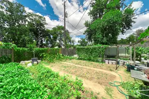 111 Holly St, Lake Jackson, TX 77566 - Photo 6