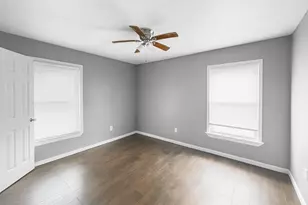 111 Holly St, Lake Jackson, TX 77566 - Photo 8