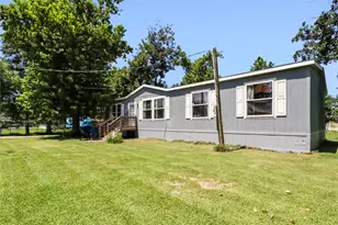 1721 Main St, Danbury, TX 77534 - Photo 2