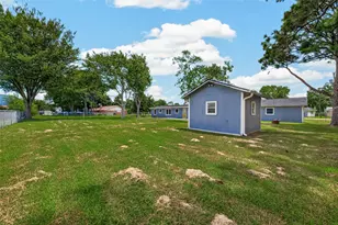 2422 Florence St, La Marque, TX 77568 - Photo 32