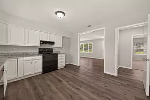 2422 Florence St, La Marque, TX 77568 - Photo 10