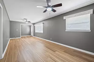 1311 Oak St, Anahuac, TX 77514 - Photo 8