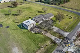 1311 Oak St, Anahuac, TX 77514 - Photo 28