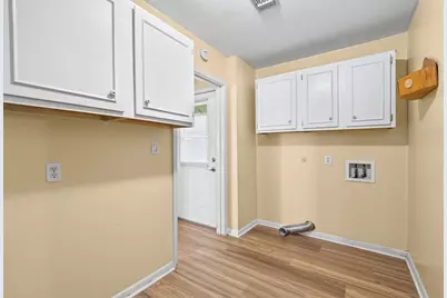 1311 Oak Street, Anahuac, TX 77514 - Photo 38