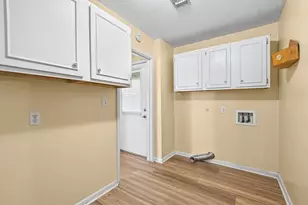 1311 Oak St, Anahuac, TX 77514 - Photo 38