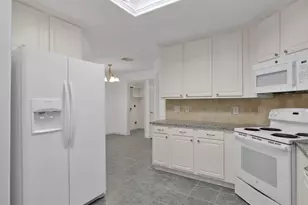 166 Burgandy Vine Ct, The Woodlands, TX 77384 - Photo 12