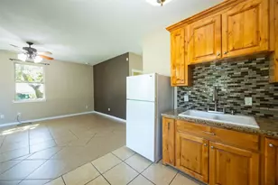 205 E 2nd St, Hearne, TX 77859 - Photo 10