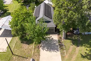 205 E 2nd St, Hearne, TX 77859 - Photo 2