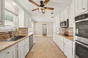 8210 Roebourne Ln, Houston, TX 77070 - Photo 16