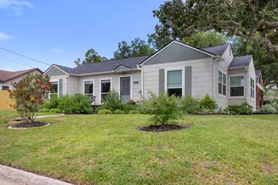 114 E Obryant Street, Bellville, TX 77418 - Photo 2