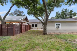 114 E Obryant St, Bellville, TX 77418 - Photo 22