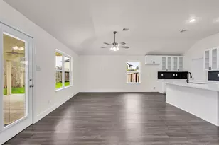 11919 Prosperity Point Dr, Houston, TX 77048 - Photo 2