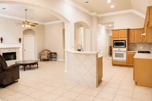 519 Oleander St, Lake Jackson, TX 77566 - Photo 4