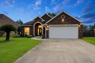 519 Oleander St, Lake Jackson, TX 77566 - Photo 1