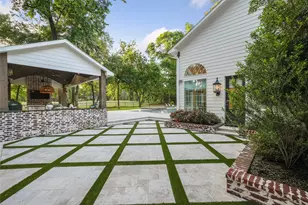 2207 Longmire Rd, Conroe, TX 77304 - Photo 2