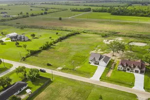 913 Buffalo Trail, Angleton, TX 77516 - Photo 1