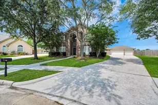 4230 Waterwood Dr, Baytown, TX 77521 - Photo 2
