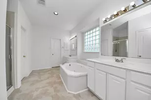 4230 Waterwood Dr, Baytown, TX 77521 - Photo 18