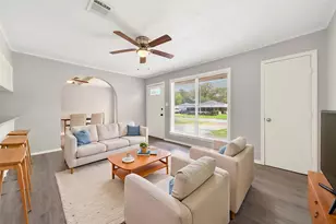 6718 Crosswell St, Houston, TX 77087 - Photo 2