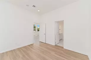 4710 Mallow St, Houston, TX 77033 - Photo 16