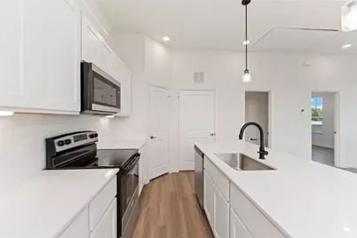 4710 Mallow Street #E/F, Houston, TX 77033 - Photo 12