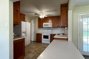 140 Laurel St, Lake Jackson, TX 77566 - Photo 12