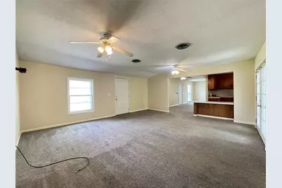 140 Laurel Street, Lake Jackson, TX 77566 - Photo 4