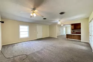 140 Laurel St, Lake Jackson, TX 77566 - Photo 4