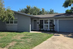 7117 Poplar Dr, Galveston, TX 77551 - Photo 1