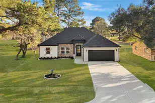 105 Bledsoe St, Prairie View, TX 77445 - Photo 4