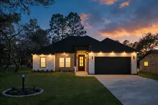 105 Bledsoe St, Prairie View, TX 77445 - Photo 2