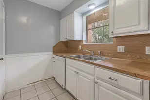 111B Normal Park Dr, Huntsville, TX 77320 - Photo 4