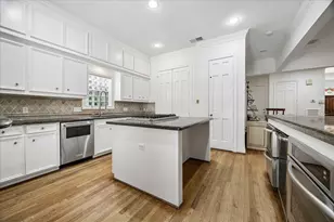 231 Sugar Berry Cir, Houston, TX 77024 - Photo 10