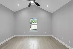 12009 Meadowgreen St, Houston, TX 77076 - Photo 16