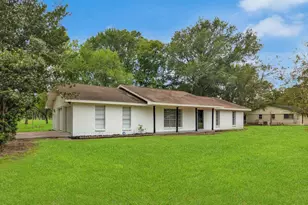 290 E Smith St, Sour Lake, TX 77659 - Photo 1
