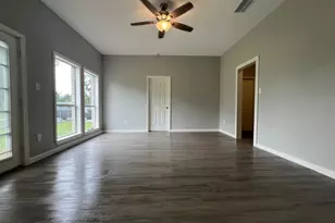 638 Kelly Ln, Holiday Lakes, TX 77515 - Photo 2