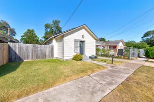 414 E Adoue St, Baytown, TX 77520 - Photo 24