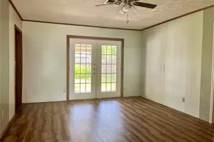 2218 19th Ave N, Texas City, TX 77590 - Photo 2