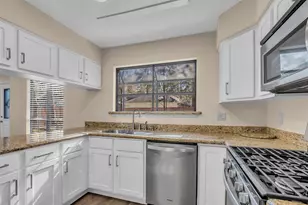 6 Dusky Meadow Pl, The Woodlands, TX 77381 - Photo 16