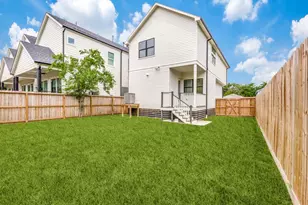 728 E 38th St, Houston, TX 77022 - Photo 16