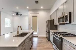 728 E 38th St, Houston, TX 77022 - Photo 4