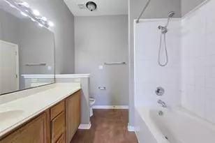 811 Forest Hillside Ln, Houston, TX 77067 - Photo 16