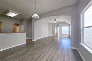 811 Forest Hillside Ln, Houston, TX 77067 - Photo 4