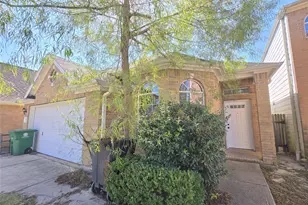811 Forest Hillside Ln, Houston, TX 77067 - Photo 2
